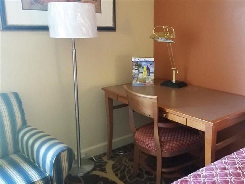 Super 8 By Wyndham Myrtle Beach/Market Common Area Bagian luar foto