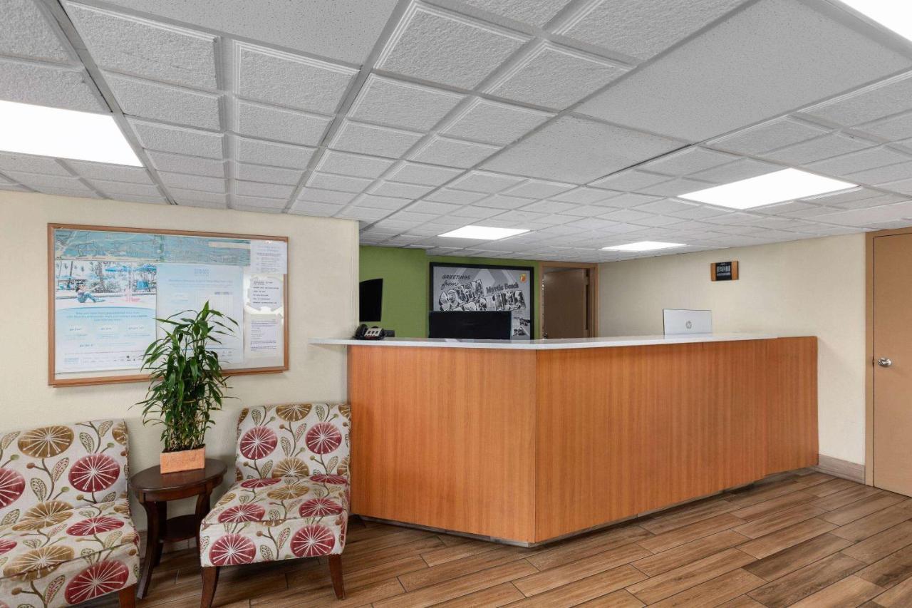 Super 8 By Wyndham Myrtle Beach/Market Common Area Bagian luar foto