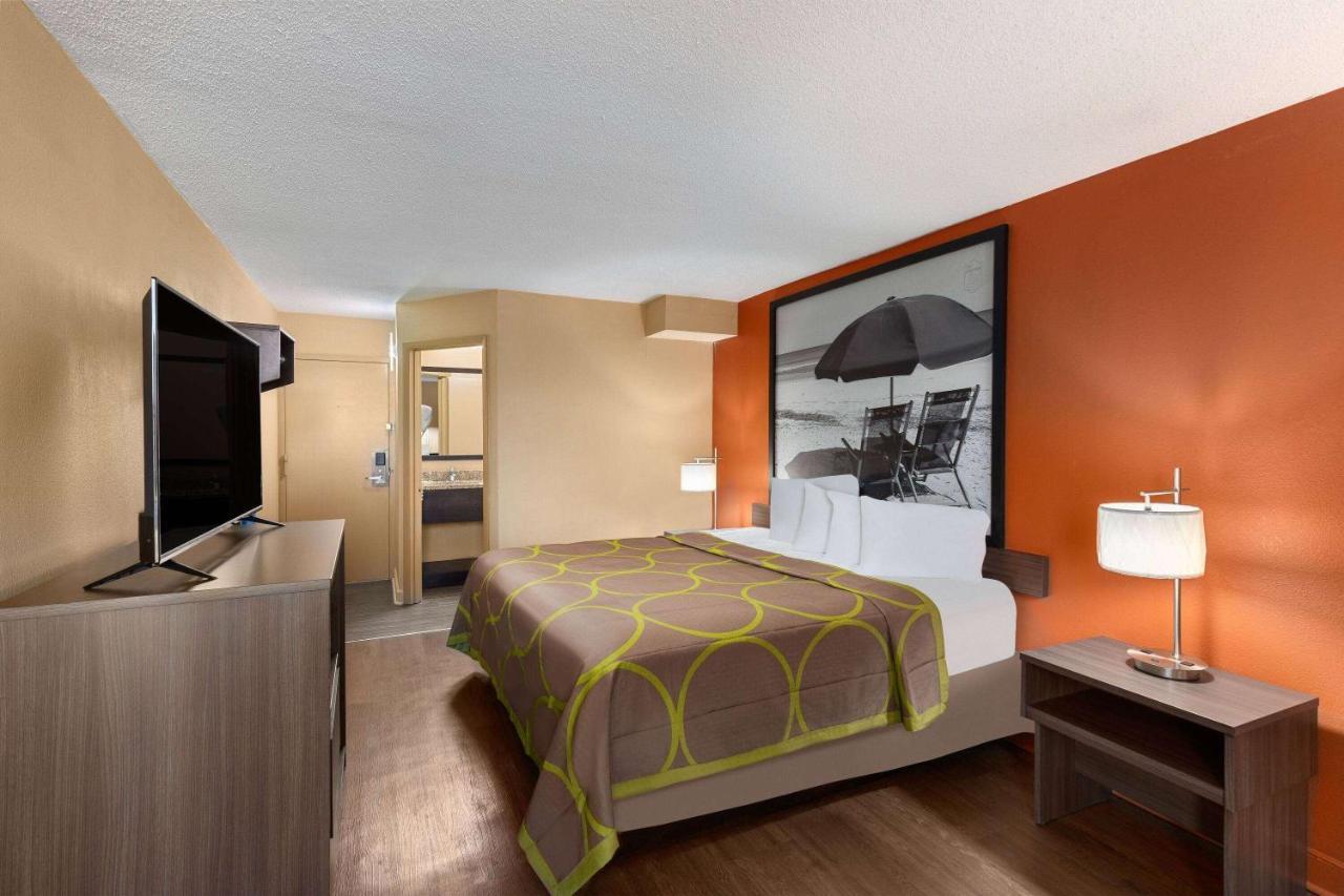 Super 8 By Wyndham Myrtle Beach/Market Common Area Bagian luar foto