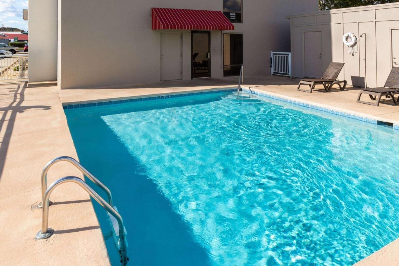 Super 8 By Wyndham Myrtle Beach/Market Common Area Bagian luar foto