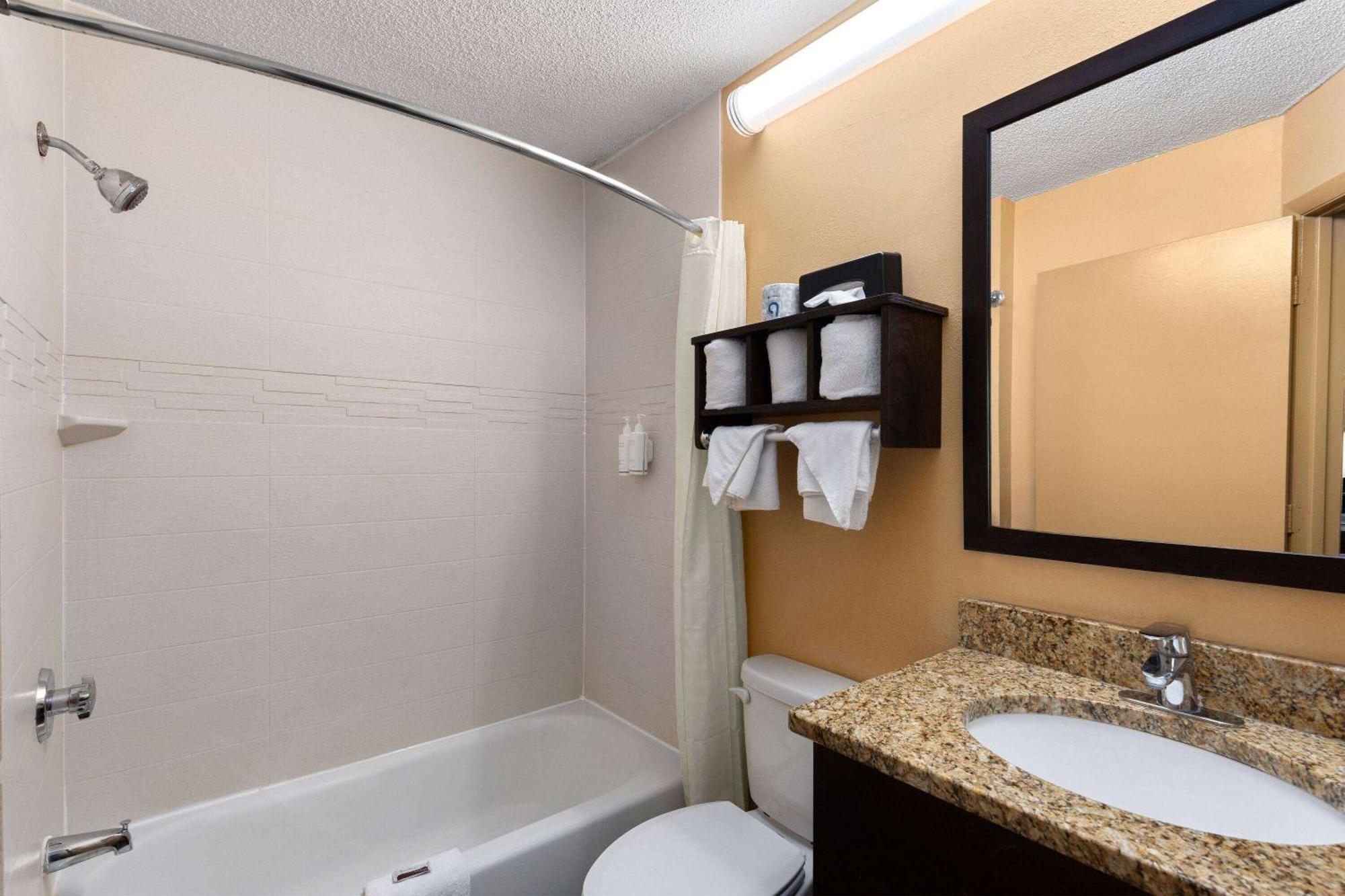 Super 8 By Wyndham Myrtle Beach/Market Common Area Bagian luar foto