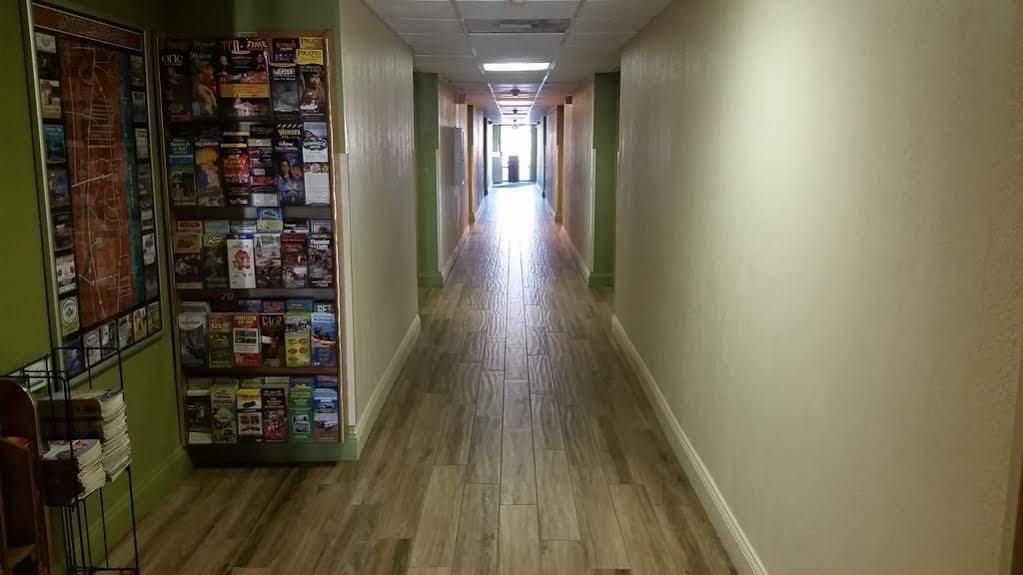 Super 8 By Wyndham Myrtle Beach/Market Common Area Bagian luar foto
