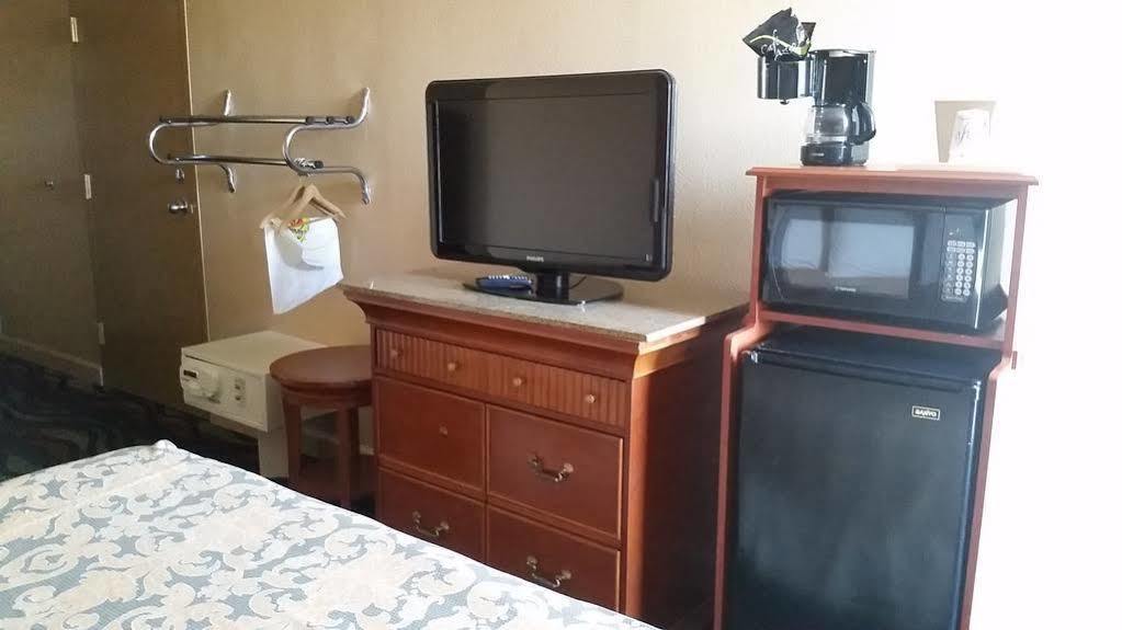 Super 8 By Wyndham Myrtle Beach/Market Common Area Bagian luar foto